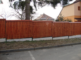Stavba laťkového plotu