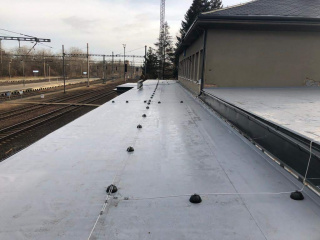 2019 Rekonstrukce střešního pláště nádraží Běchovi