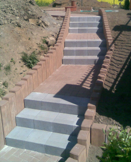 Nové schody a palisády