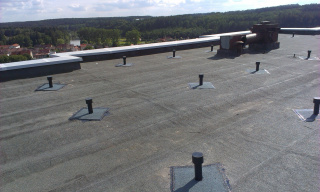 izolace dvouplášťové střechy - panelák