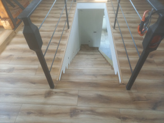 Dodání a pokládka podlahy včetně schodiště