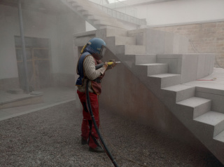 Abrazivní tryskání betonové konstrukce Muzeum Holi
