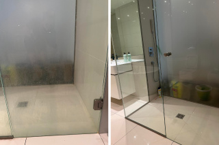 čištění skla sprchového koutu