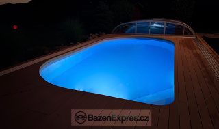 osvětlený bazén
