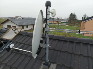 satelit na střeše
