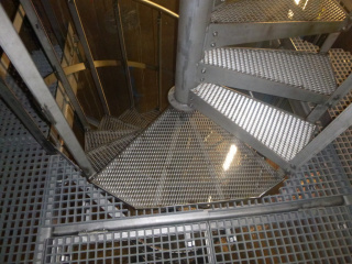 výroba a montáž točitého schodiště a podest z nere