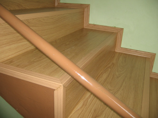 schody z laminátové podlahy