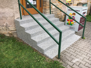 metylmetakrylátová stěrka na venkovní schody
