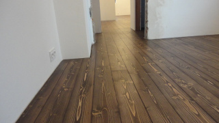 Realizace dřevěné palubkové podlahy.