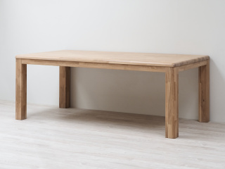 dřevěný stolek
