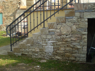 Kamenné zdi a schody, KH
