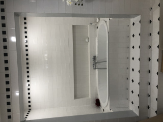 bílá koupelna