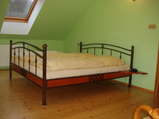 Ocelové postele