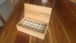 krabička na vzorky z třešňového dřeva