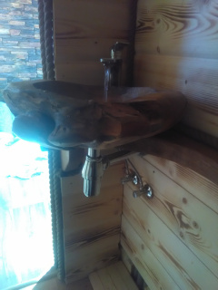 instalace dřevěného umývatka - srub