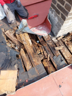 střecha před rekonstrukcí