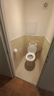 béžové WC