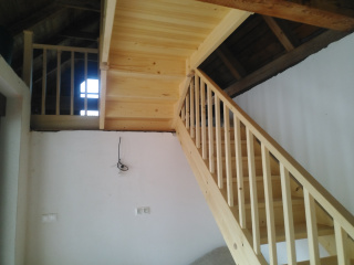 dřevěné schodiště